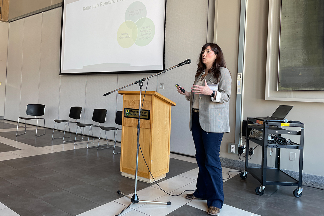 Dr. Bree Kelln (PhD) presented her integrated forage systems research proposal at the Beef and Forage Research Forum on March 2.